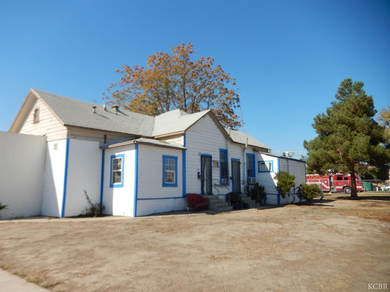 Property Photo: 122 E Eighth Street CA 93230