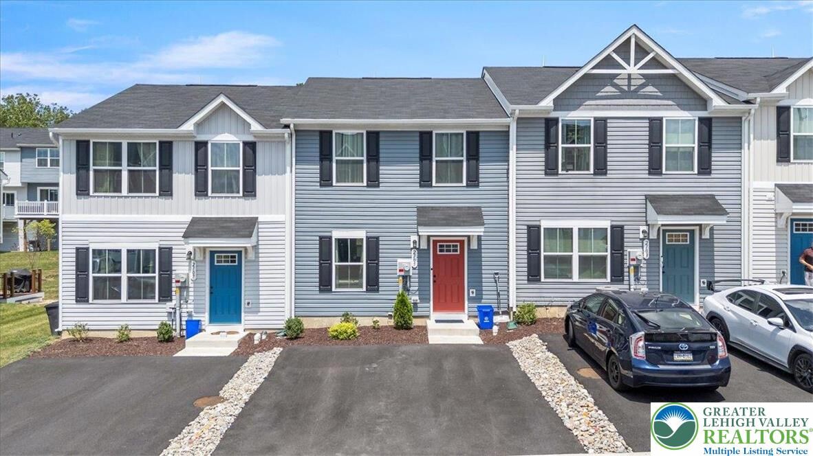 Property Photo:  2105 Cross Country Road  PA 18067 