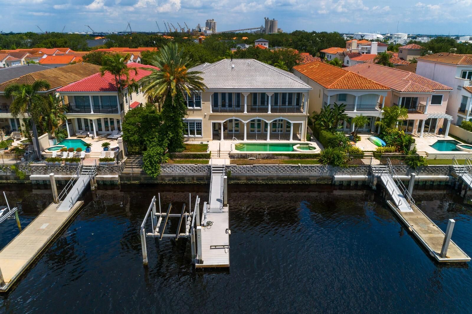 Property Photo: 1029 Royal Pass Road FL 33602