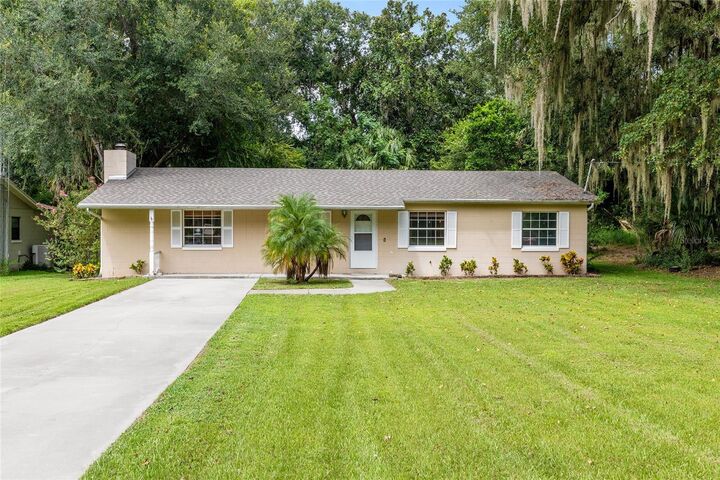 3909 Palm Drive  Leesburg FL 34748 photo
