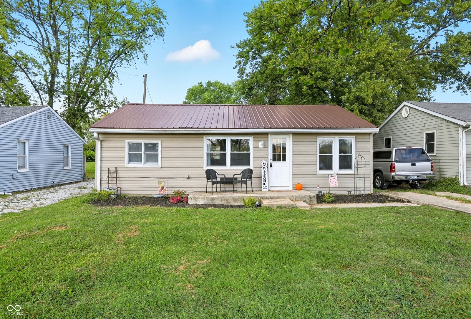 Property Photo: 1324 E 225 S IN 46176