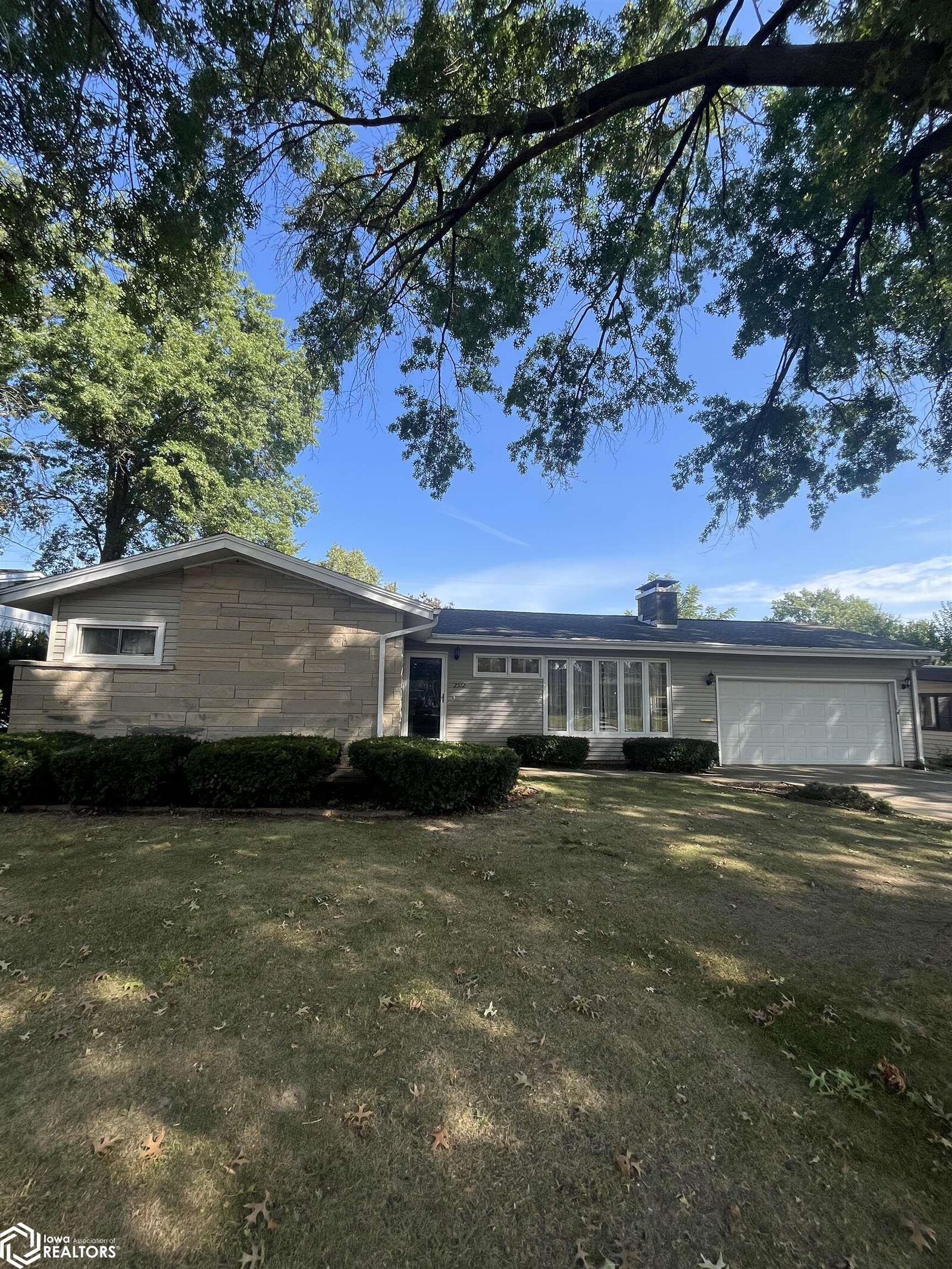 Property Photo:  2512 Clearview Drive  IA 52601