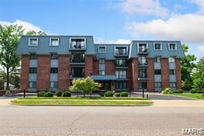 Property Photo: 450 W Adams Avenue 18 MO 63122