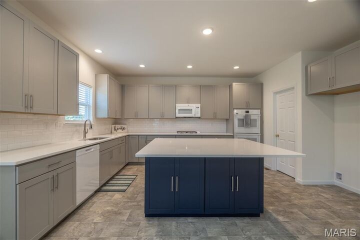 Property Photo: 540 Evening Primrose Drive MO 63385