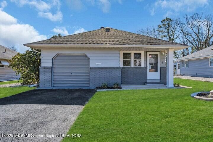 Property Photo:  7 Mount Kisco Drive  NJ 08753 