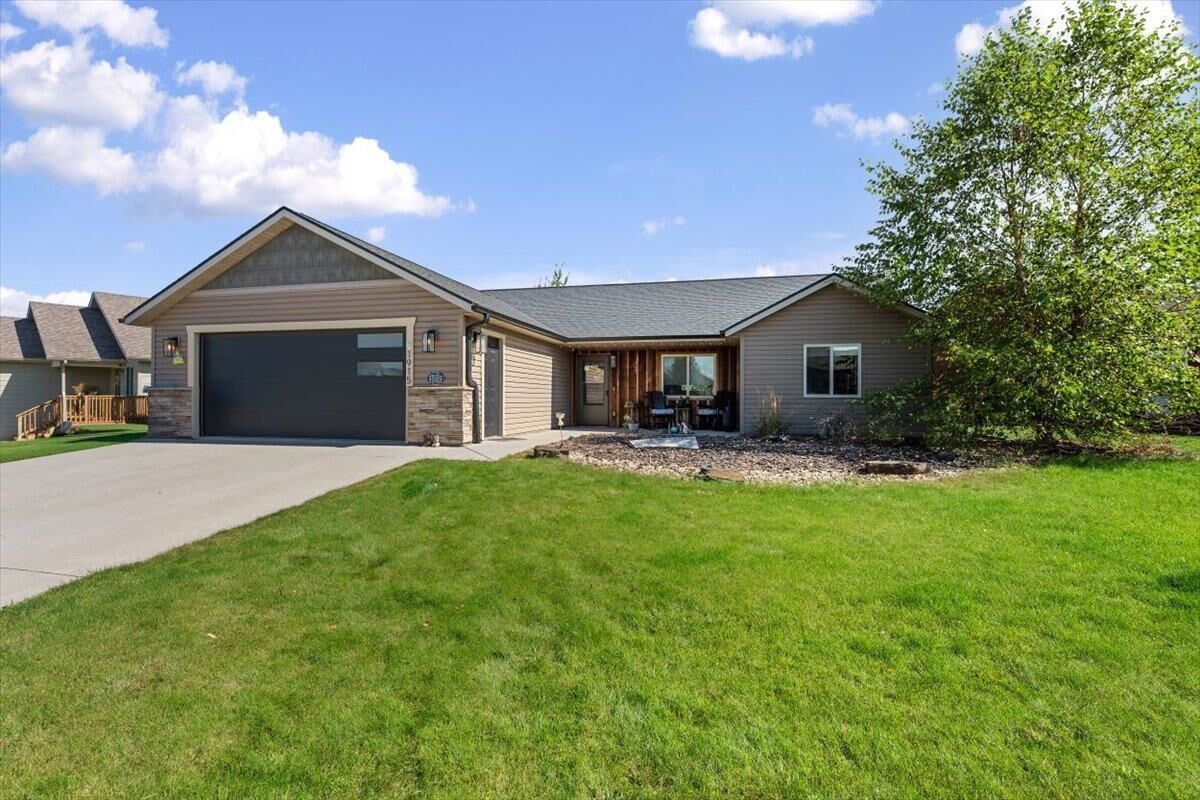 Property Photo: 1915 Absaroka Street SD 57783