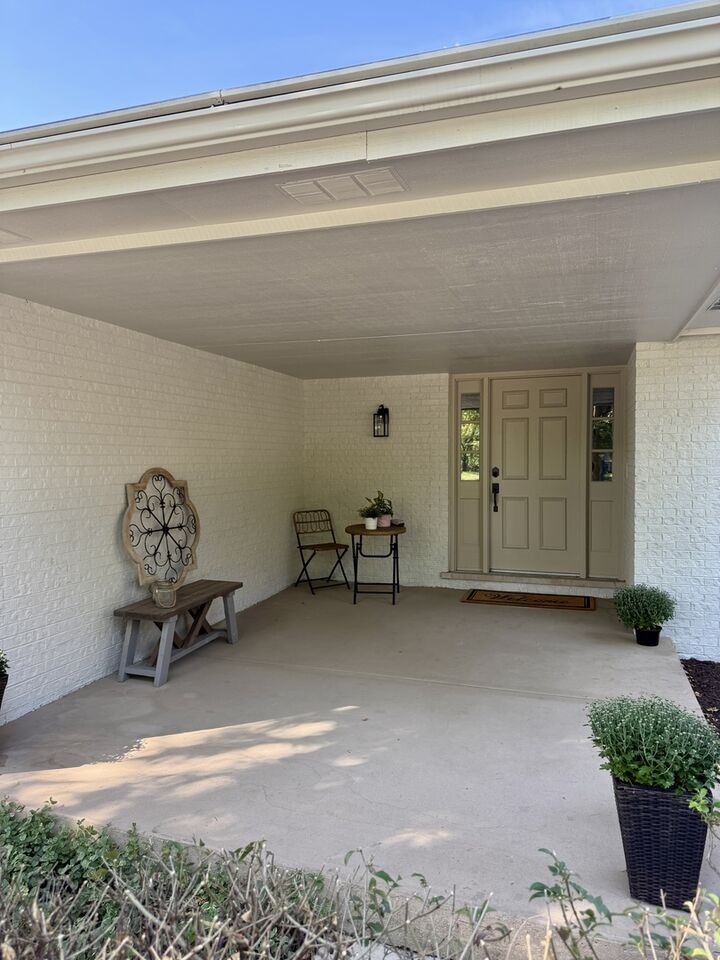 Property Photo:  2400 Shasta Drive  IL 60532 