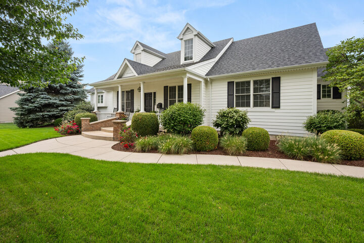 Property Photo: 533 Fairway Lane IL 60178