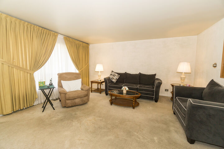Property Photo: 427 W Moreland Avenue IL 60101