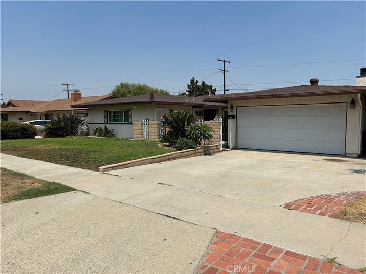 Property Photo:  389 E Rancho Road  CA 92879 