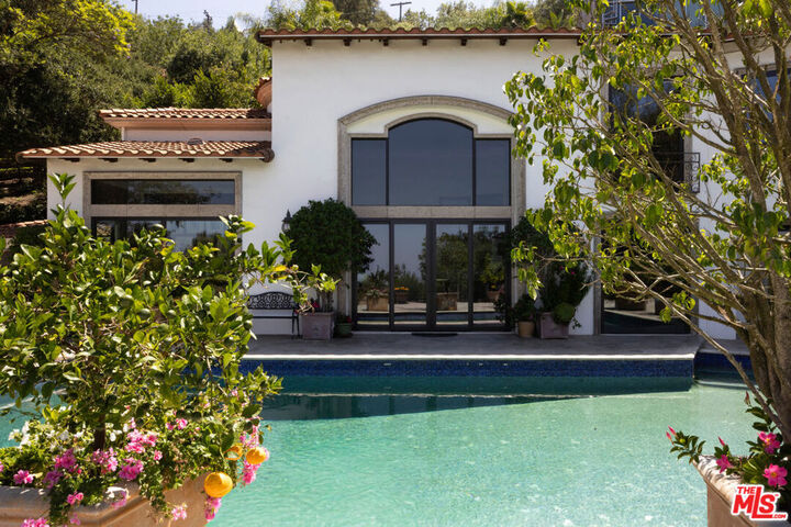 Property Photo:  13355 Mulholland Drive  CA 90210 