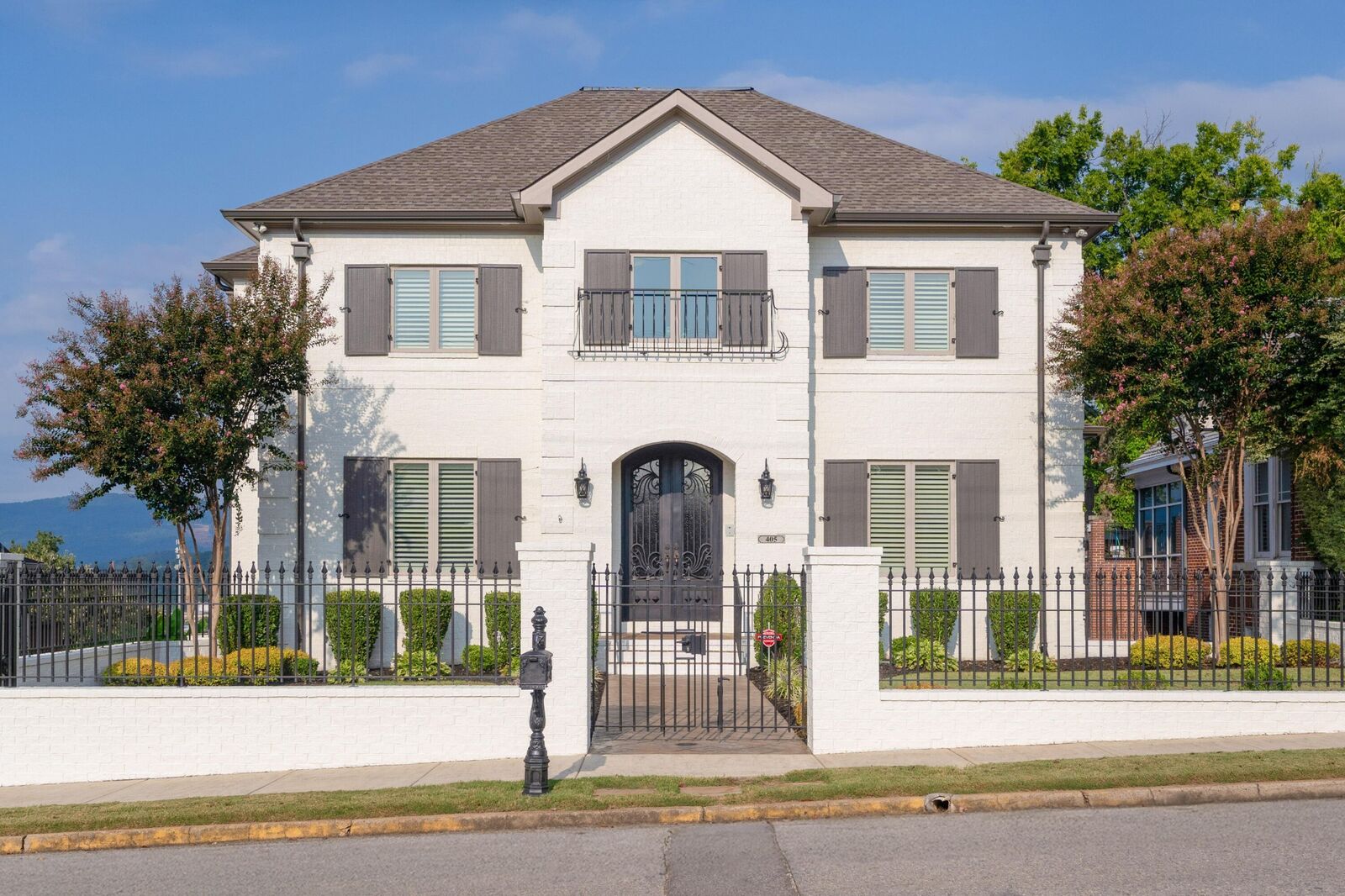 Property Photo:  405 Forest Avenue  TN 37405 