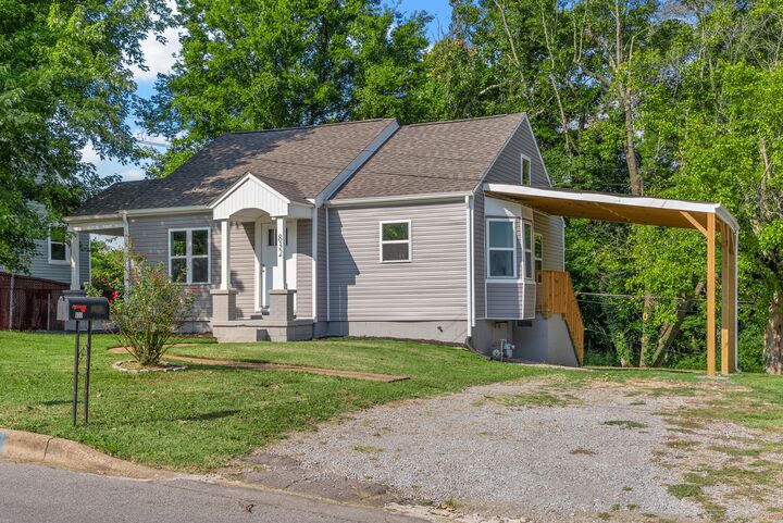 Property Photo:  832 Richardson St  TN 37040 