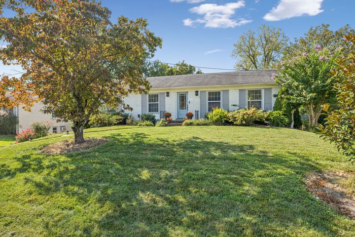 Property Photo:  605 Elaine Dr  TN 37211 