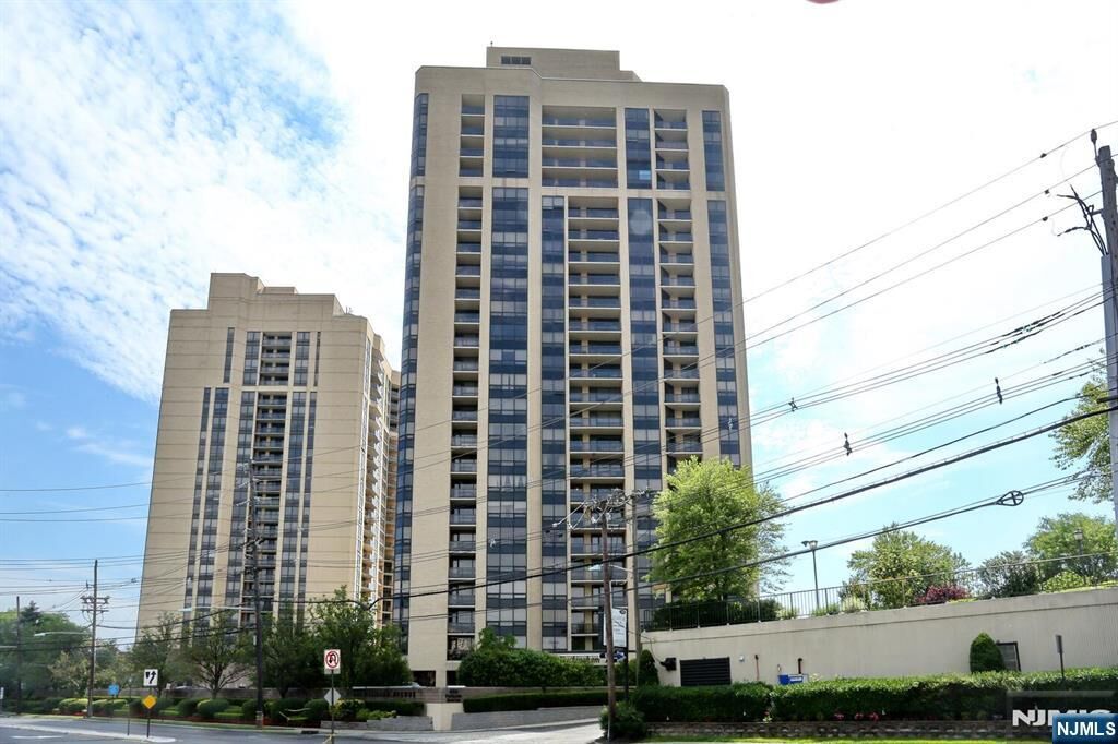 Property Photo:  800 Palisade Avenue 401  NJ 07024 