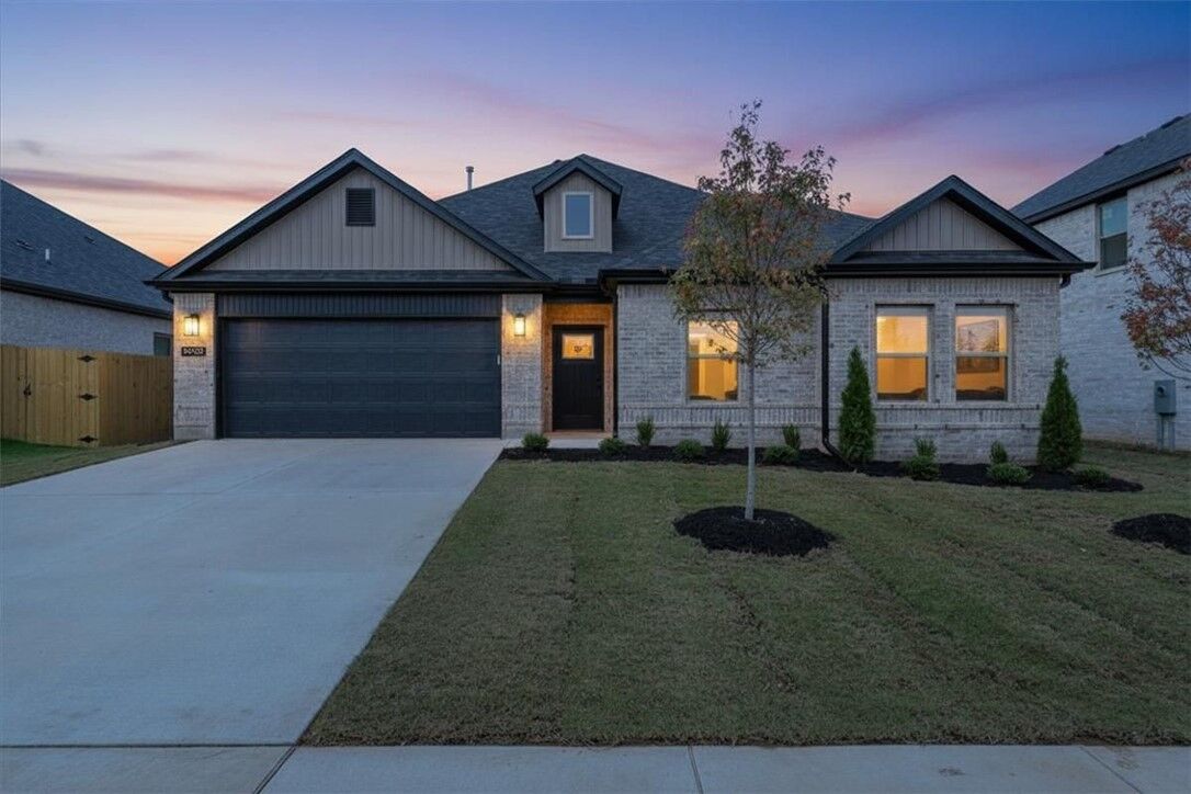 Property Photo: 6910 SW Basswood Avenue AR 72713