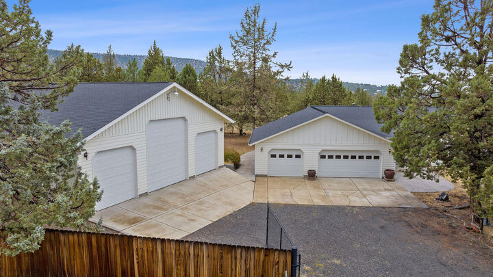 Property Photo: 6851 SE David Way OR 97754