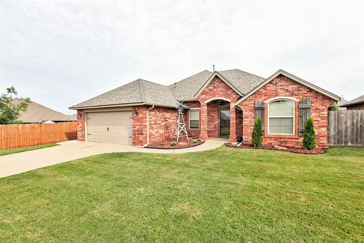 Property Photo:  1717 NE 31st Street  OK 73160 