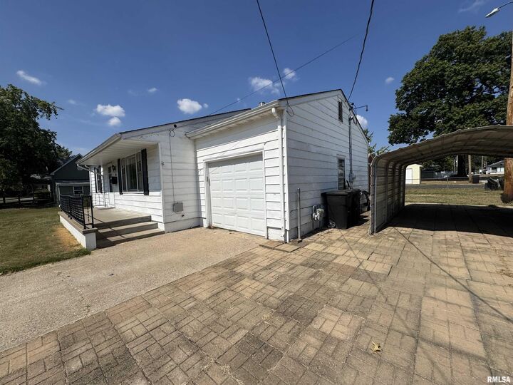 Property Photo: 404 E Carter Street IL 62959