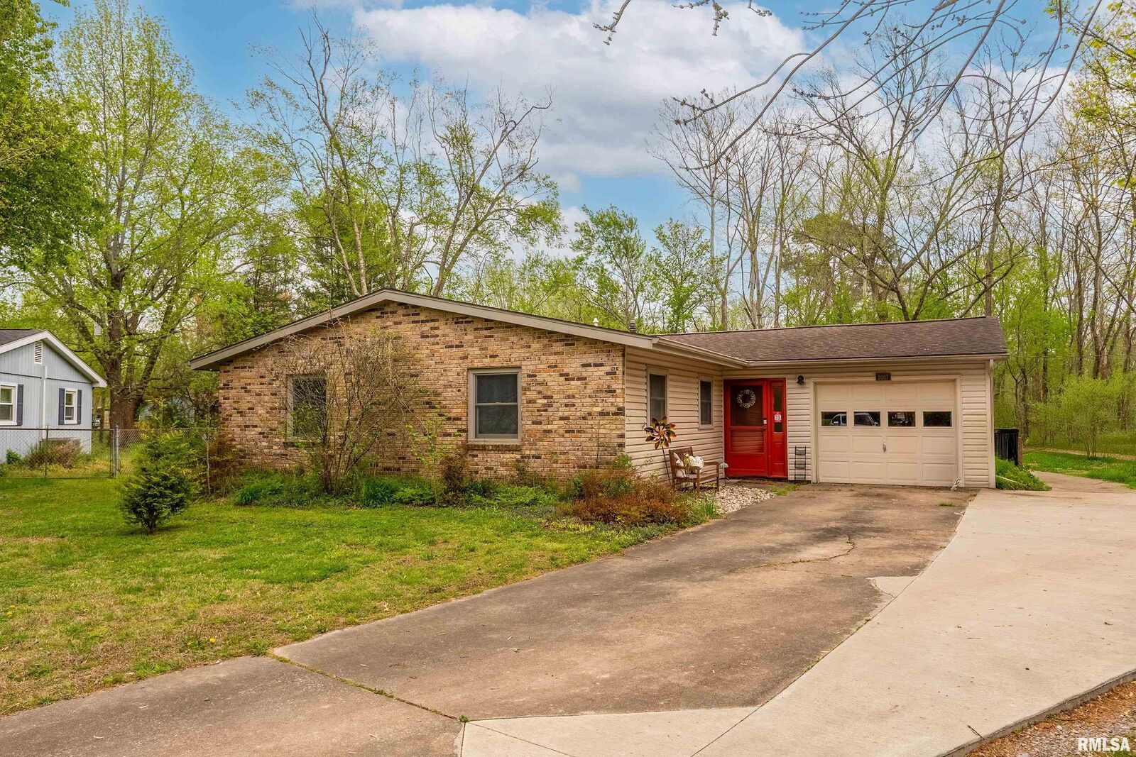 Property Photo: 2017 W Norwood Drive IL 62901