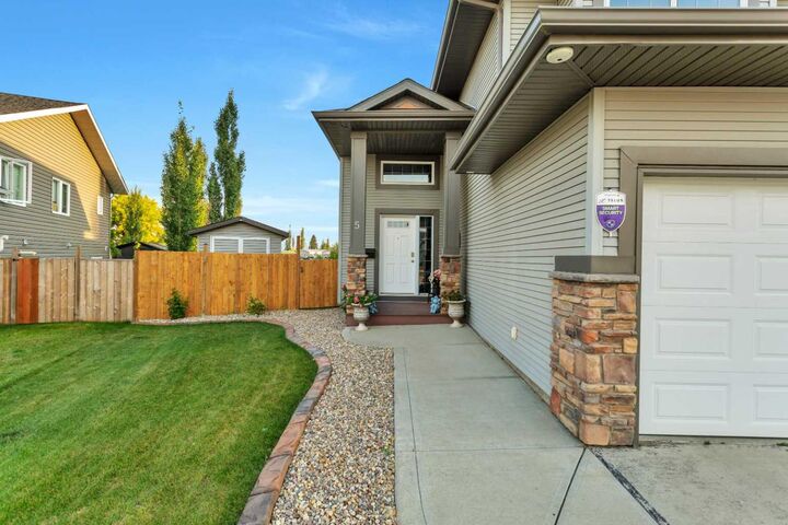 Property Photo:  5 Heritage Drive  AB T0M 1R0 