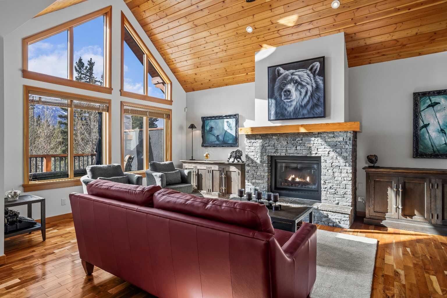 Property Photo: 7 Creekside Mews AB T1W 2G2