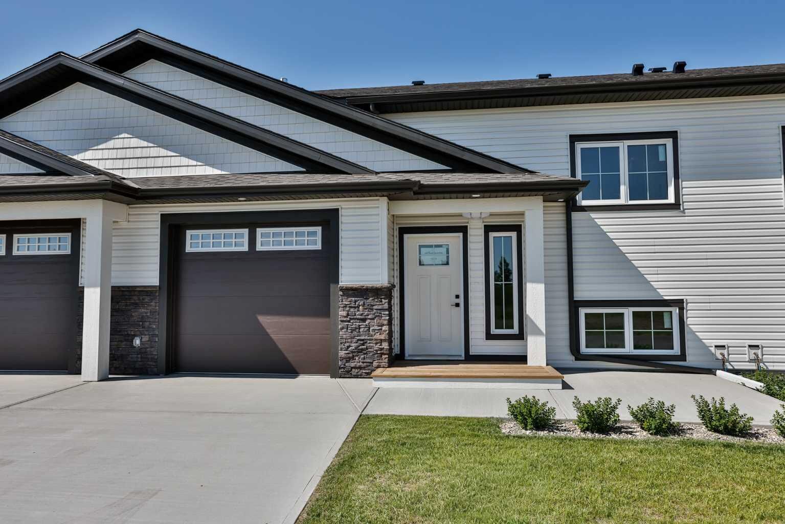 Property Photo: 425 Meadowlark Way AB T0L 2B0