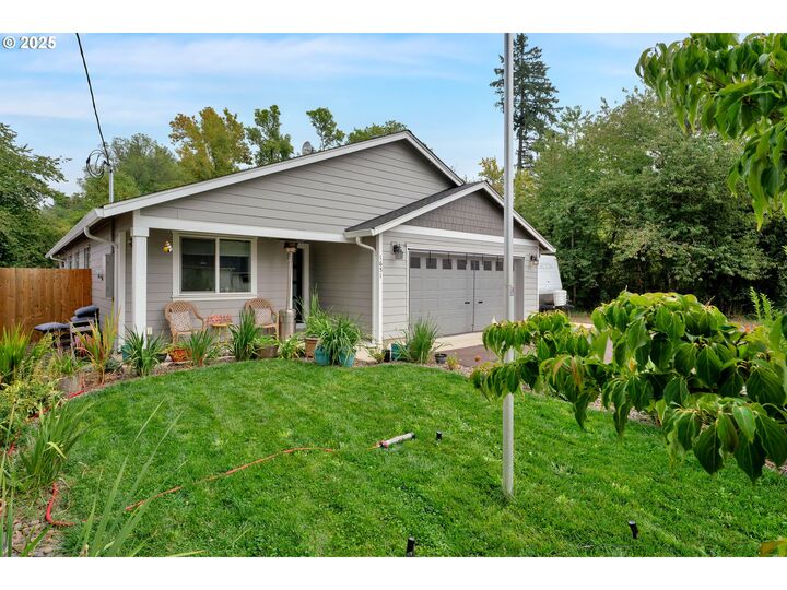 Property Photo:  1651 13th Ave  OR 97386 