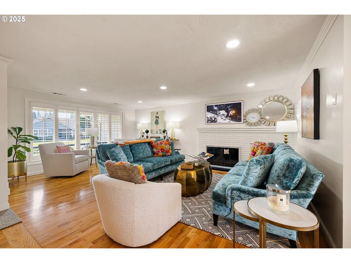 Property Photo:  2107 Bedford Way  OR 97401 