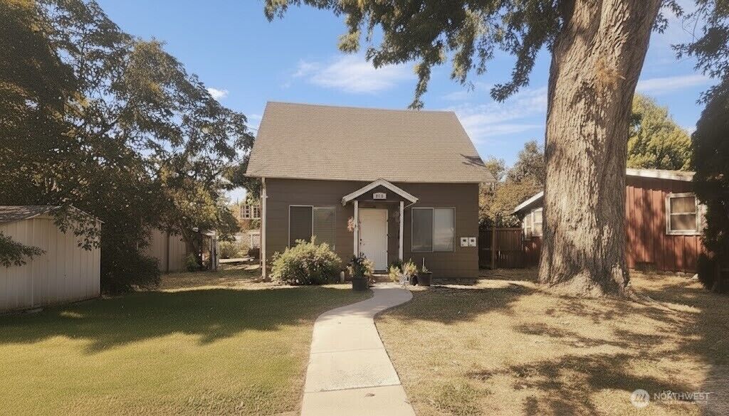 Property Photo:  119 N Blue  N  WA 99362 