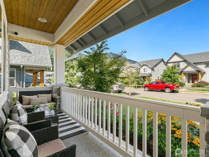 Property Photo:  1685  Tanner Falls Way SE  WA 98045 