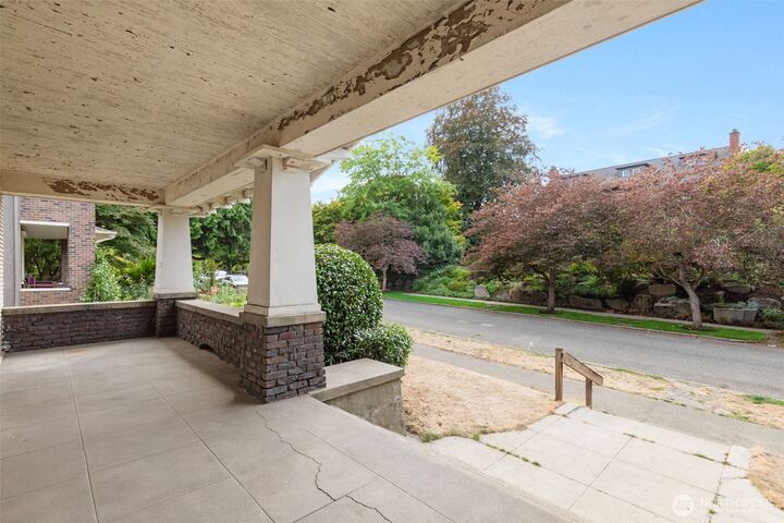 Property Photo:  946  22nd Avenue E  WA 98112 