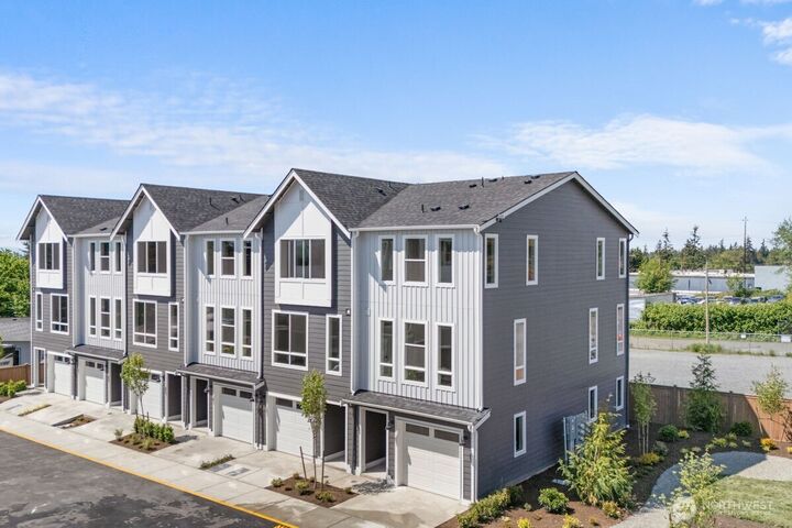 Property Photo:  15726  40th Avenue W C5  WA 98087 