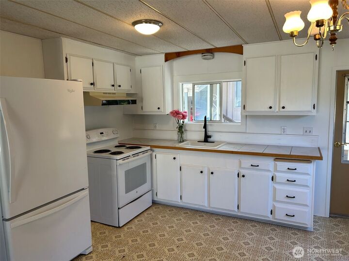 Property Photo:  600 NE Lincoln Road 41  WA 98370 