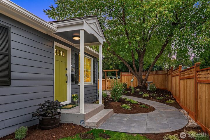 Property Photo:  3301 NE 75th Street B  WA 98115 