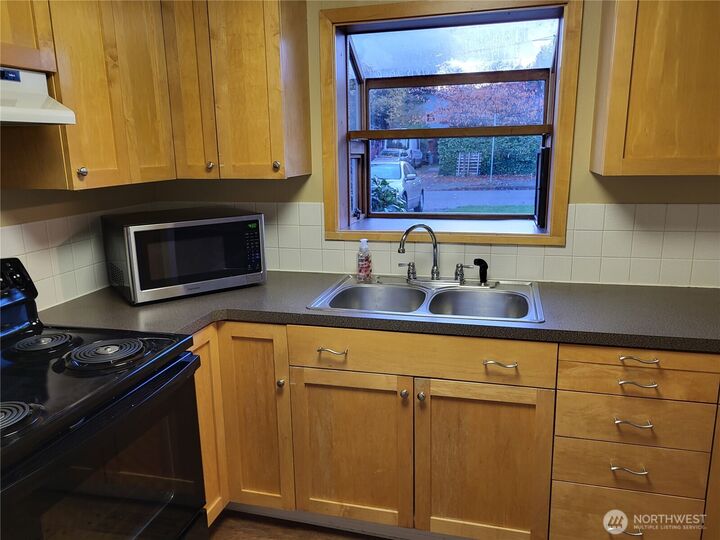 Property Photo: 9508 Wallingford Avenue N WA 98103