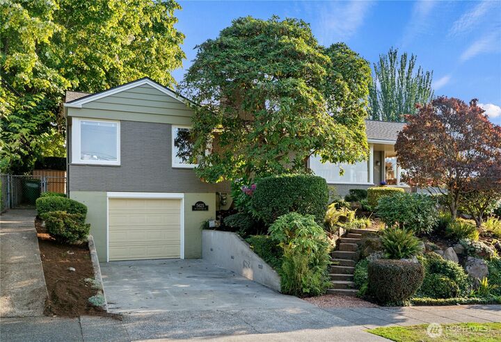 Property Photo:  5625 SW Hanford Street  WA 98116 