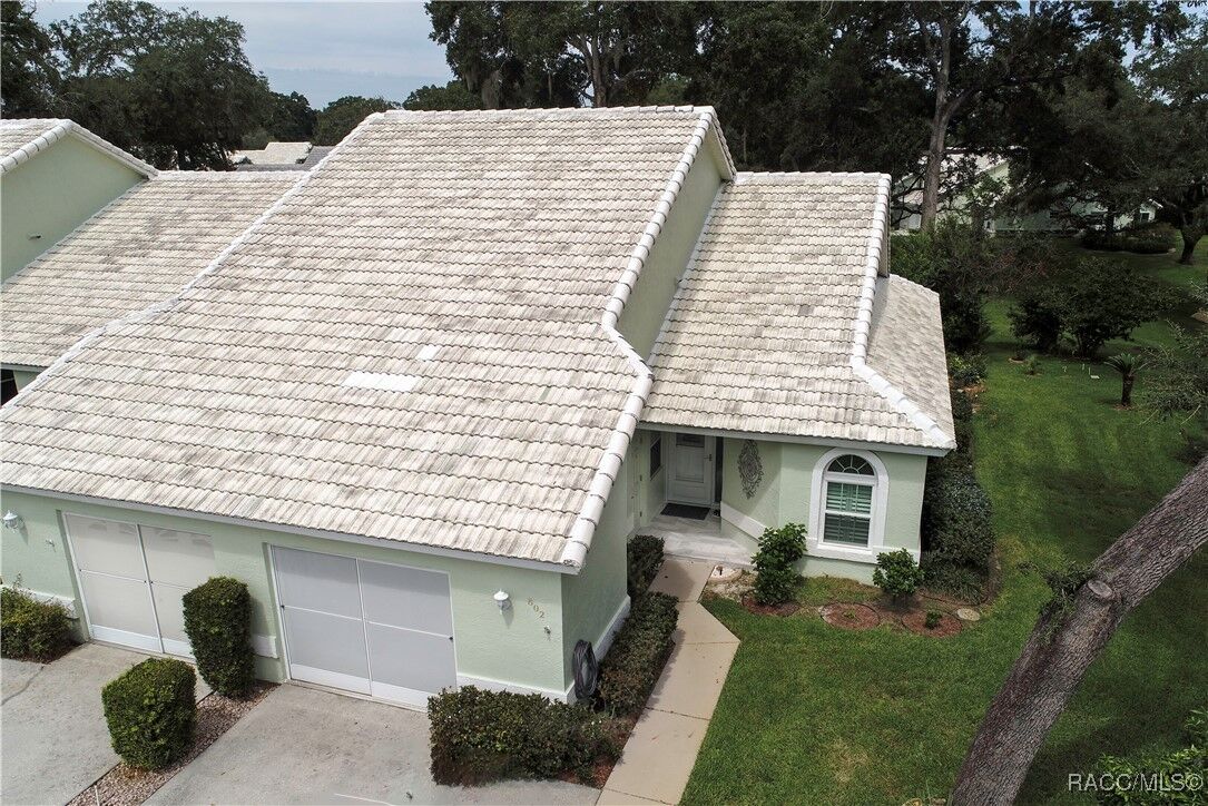 Property Photo: 802 Windermere Boulevard FL 34453