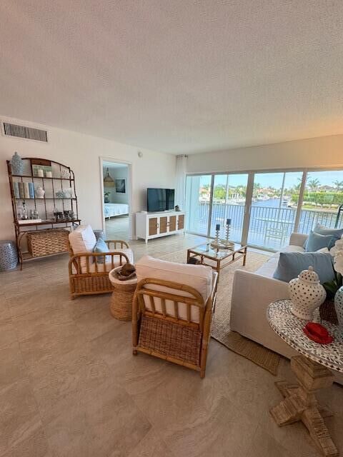 Property Photo:  390 N Federal Highway 203  FL 33441 