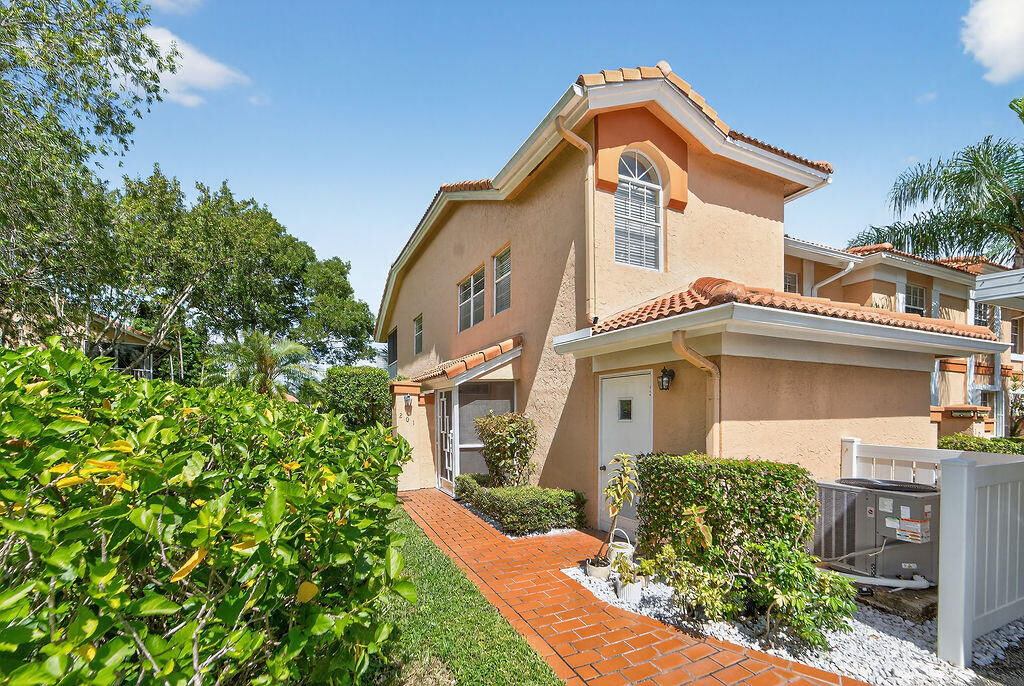 Property Photo:  9673 Shadybrook Drive 201  FL 33437 