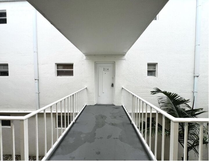 Property Photo:  4215 N University Drive 214  FL 33351 