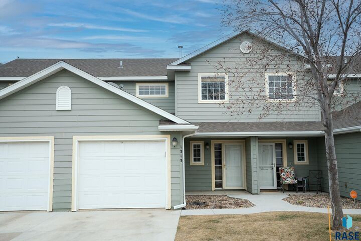 1313 N Hazel Pl  Sioux Falls SD 57107 photo