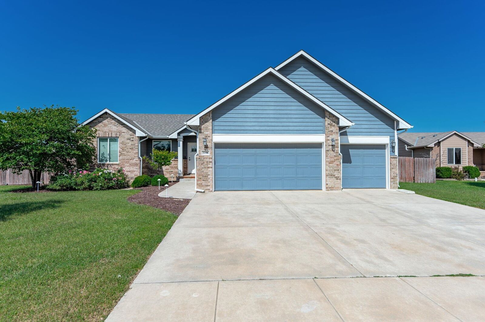 Property Photo: 2018 E Clover Ct KS 67002-8446