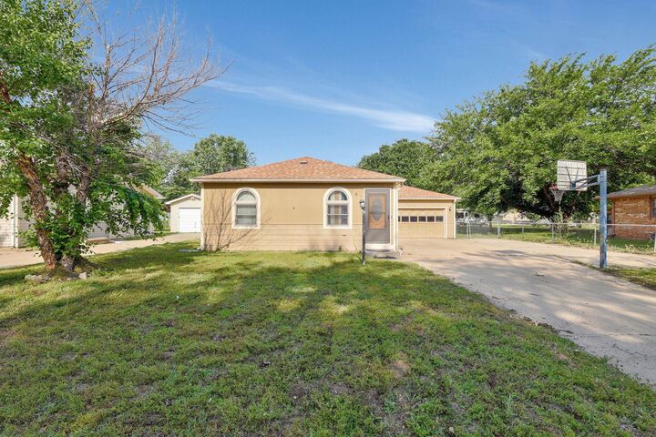 141 N Tracy St  Wichita KS 67212 photo