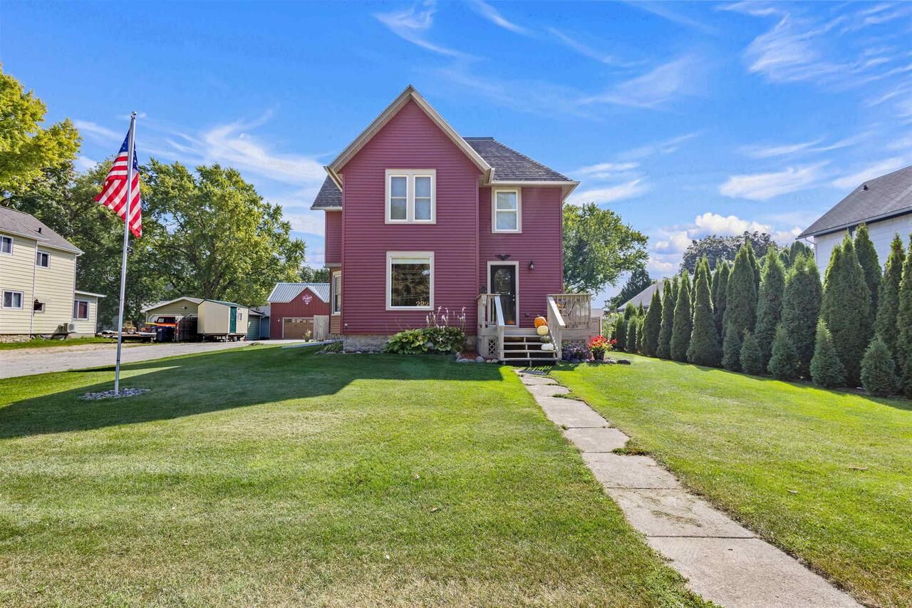 Property Photo: 222 West Oak Grove Street WI 53039