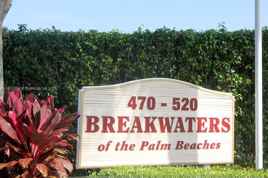 Property Photo:  500 Executive Center Dr 3E  FL 33401 