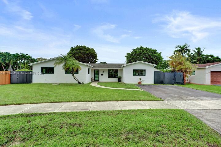 Property Photo: 10920 SW 105th Ave FL 33176
