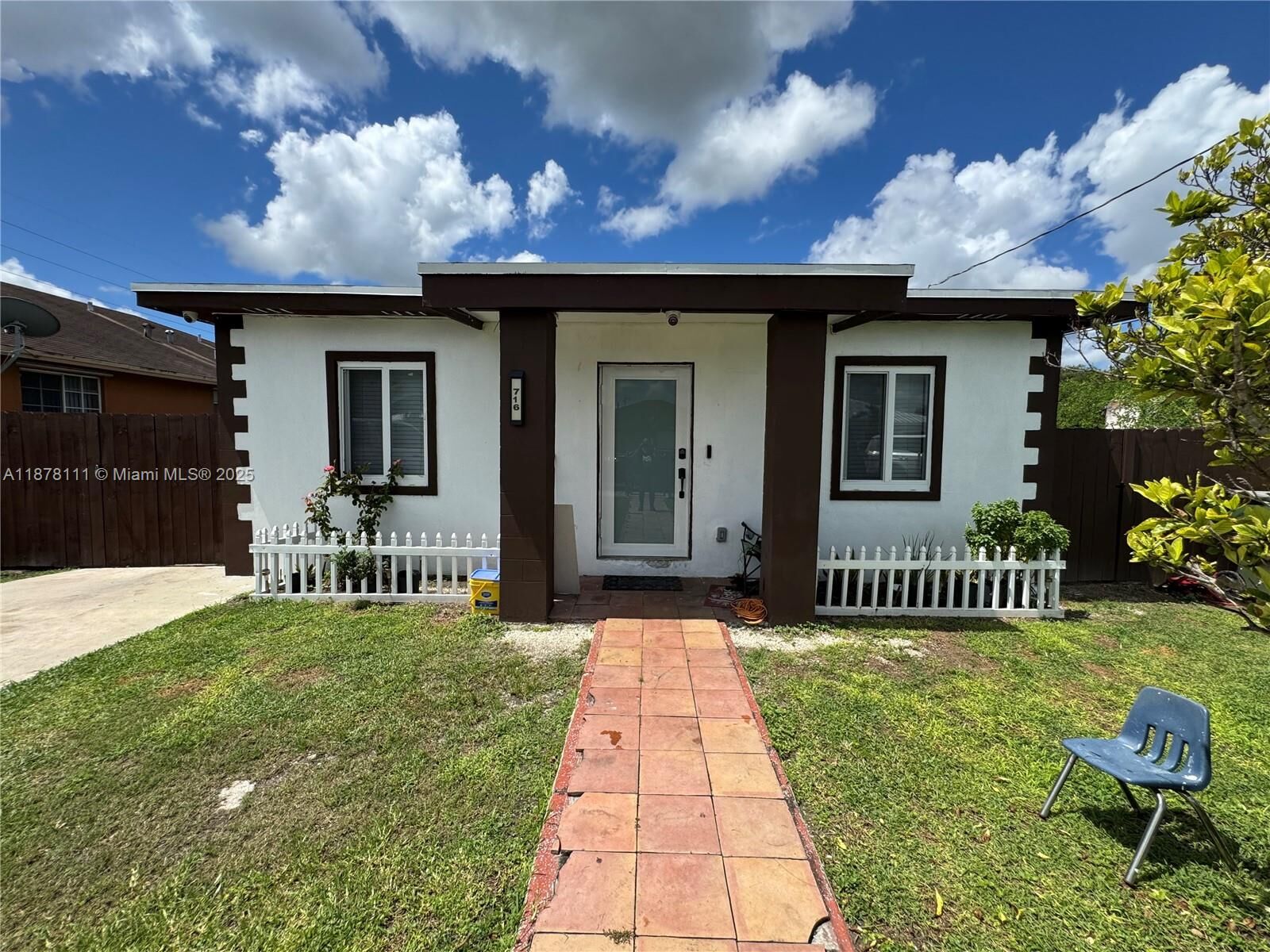Property Photo:  716 SW 11th Ave  FL 33030 