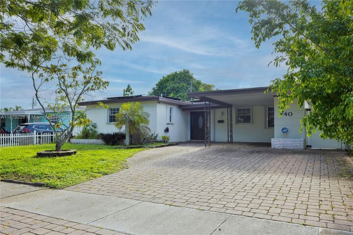 Property Photo: 740 N 73rd Ter FL 33024