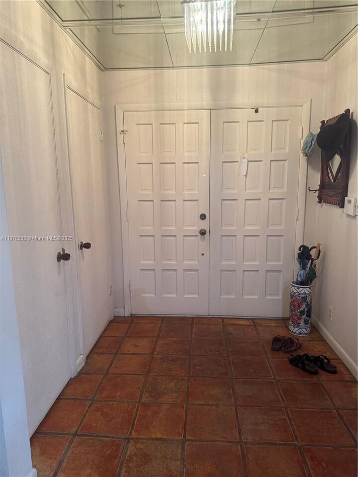 Property Photo:  3650 N 36th Ave 4  FL 33021 